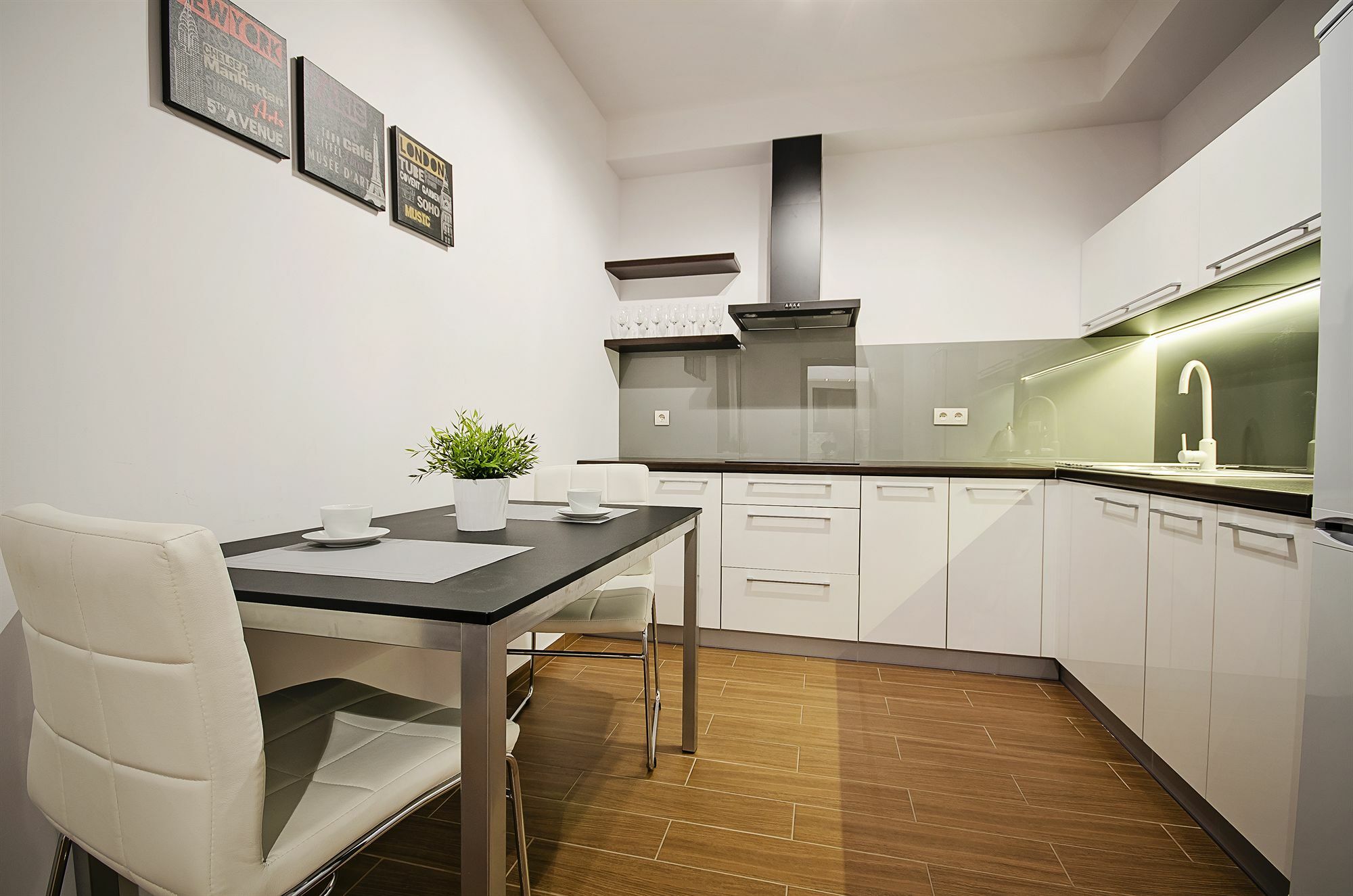 Angel City Center Krakow Aparthotel Экстерьер фото